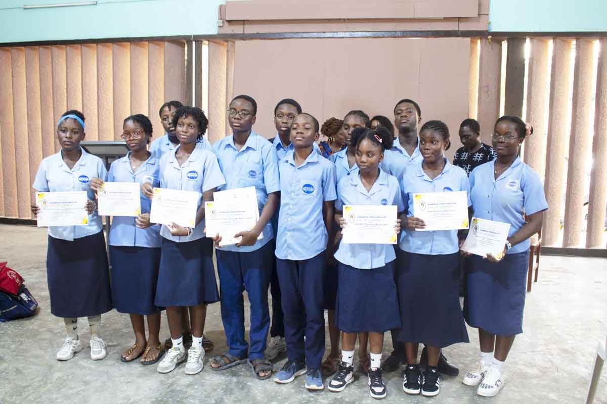 Cérémonie de distinction des meilleurs élèves comptée