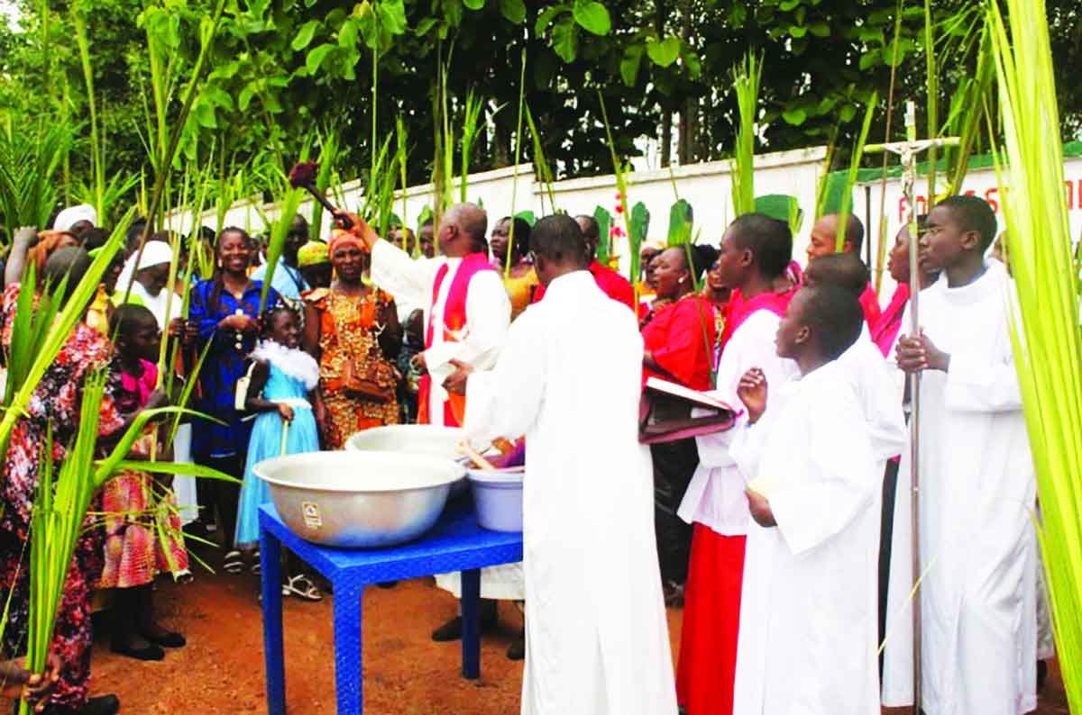 Les fidèles entament la Semaine Sainte